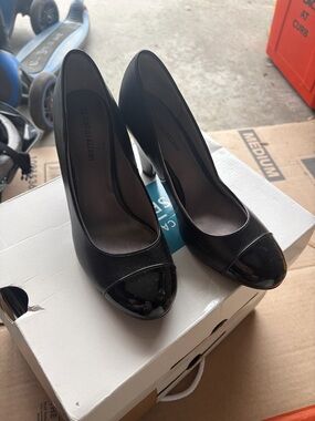 Naturalizer Black Leather Cap-Toe High Heels size 6.5